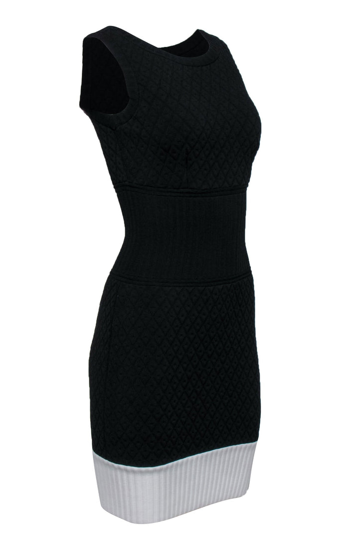 Top Quality Chanel - Black & White Knit Dress w/ Diamond Embossing Sz 6
