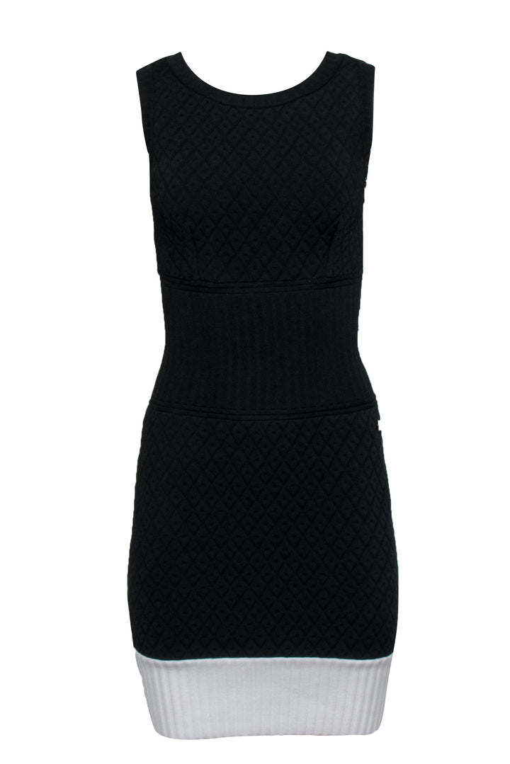 Top Quality Chanel - Black & White Knit Dress w/ Diamond Embossing Sz 6