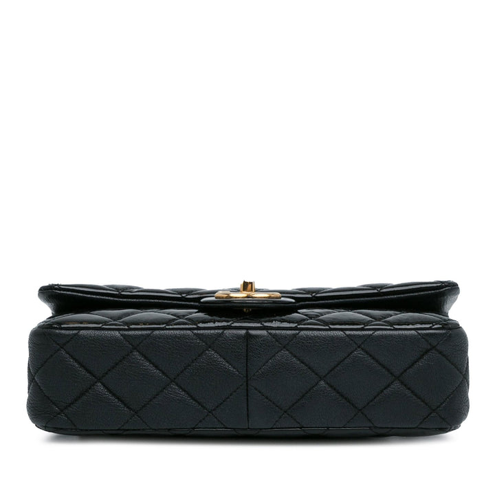 Top Quality Chanel Medium Patent Goatskin CC Eyelet Flap (SHG-Et4xHu)