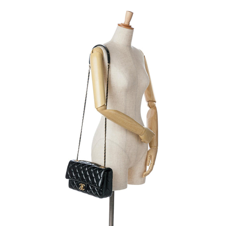 Top Quality Chanel Medium Patent Goatskin CC Eyelet Flap (SHG-Et4xHu)