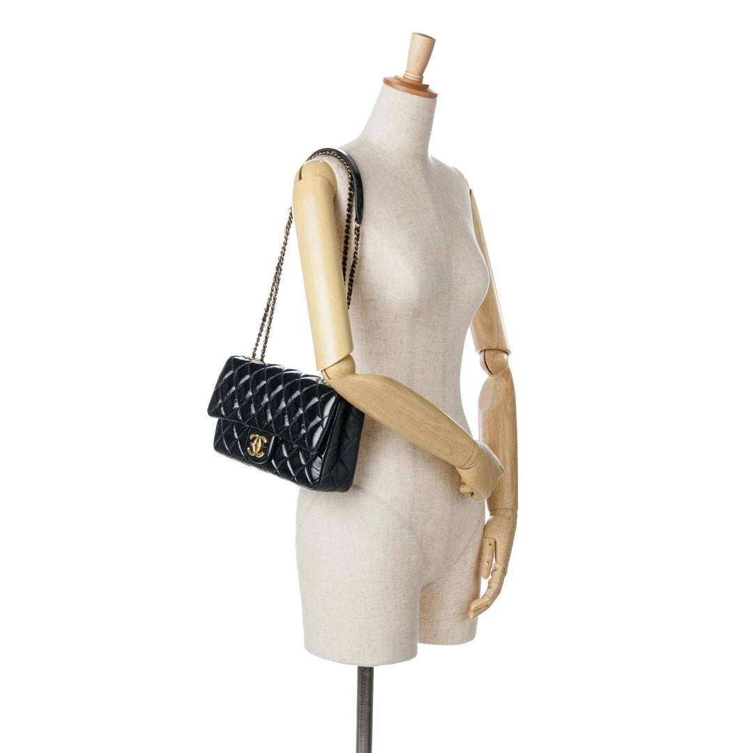 Top Quality Chanel Medium Patent Goatskin CC Eyelet Flap (SHG-Et4xHu)