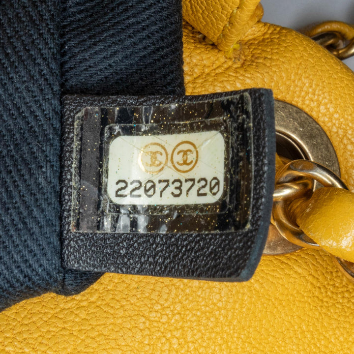 Top Quality Chanel Medium Wrinkled Calfskin Chevron Medallion Charm Surpique Flap (SHG-lFqOe2)