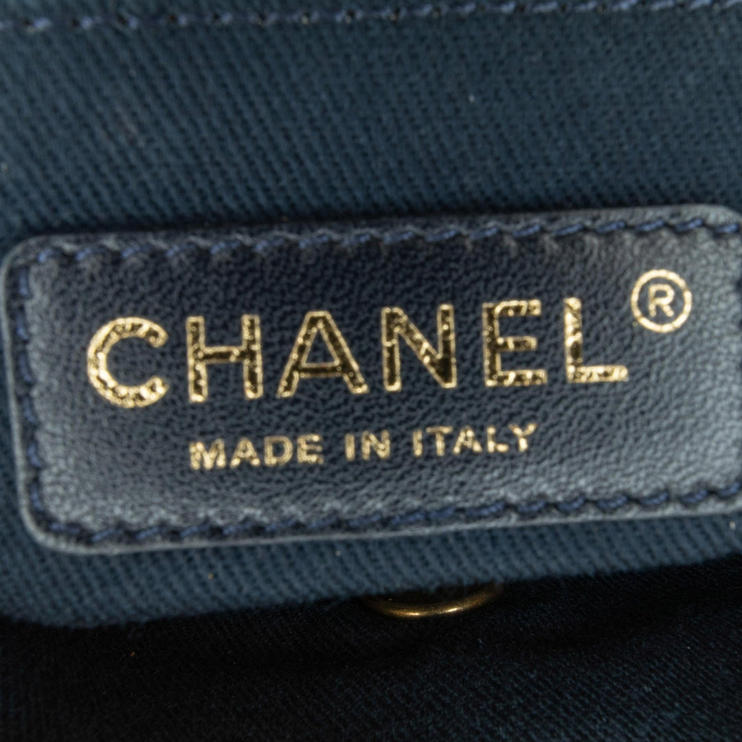 Top Quality Chanel Medium Wrinkled Calfskin Chevron Medallion Charm Surpique Flap (SHG-lFqOe2)