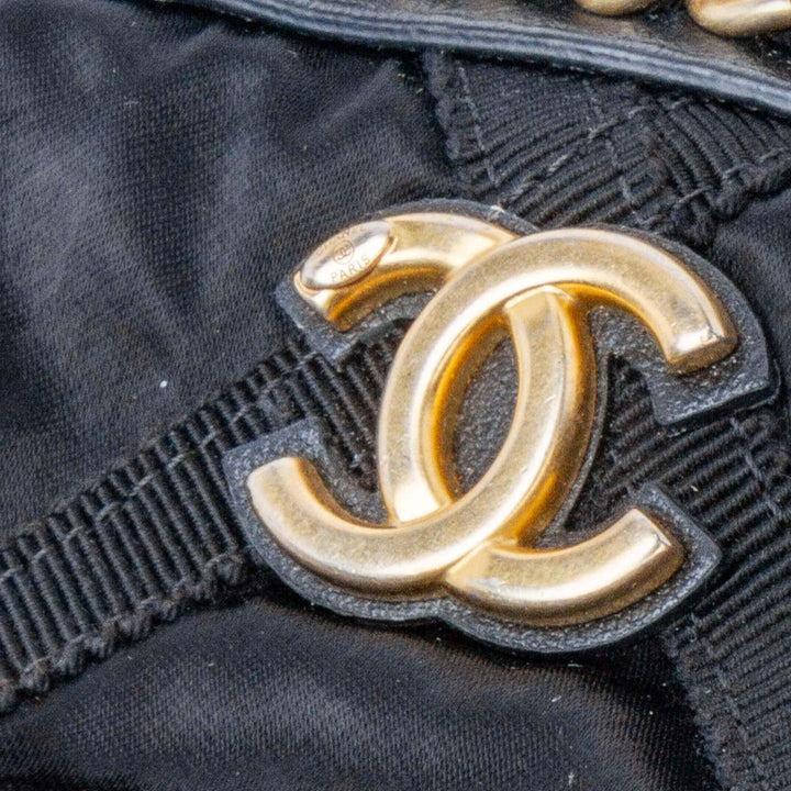 Top Quality Chanel Nylon Grosgrain Lifestyle Clutch with Chain (SHG-UydKYK)