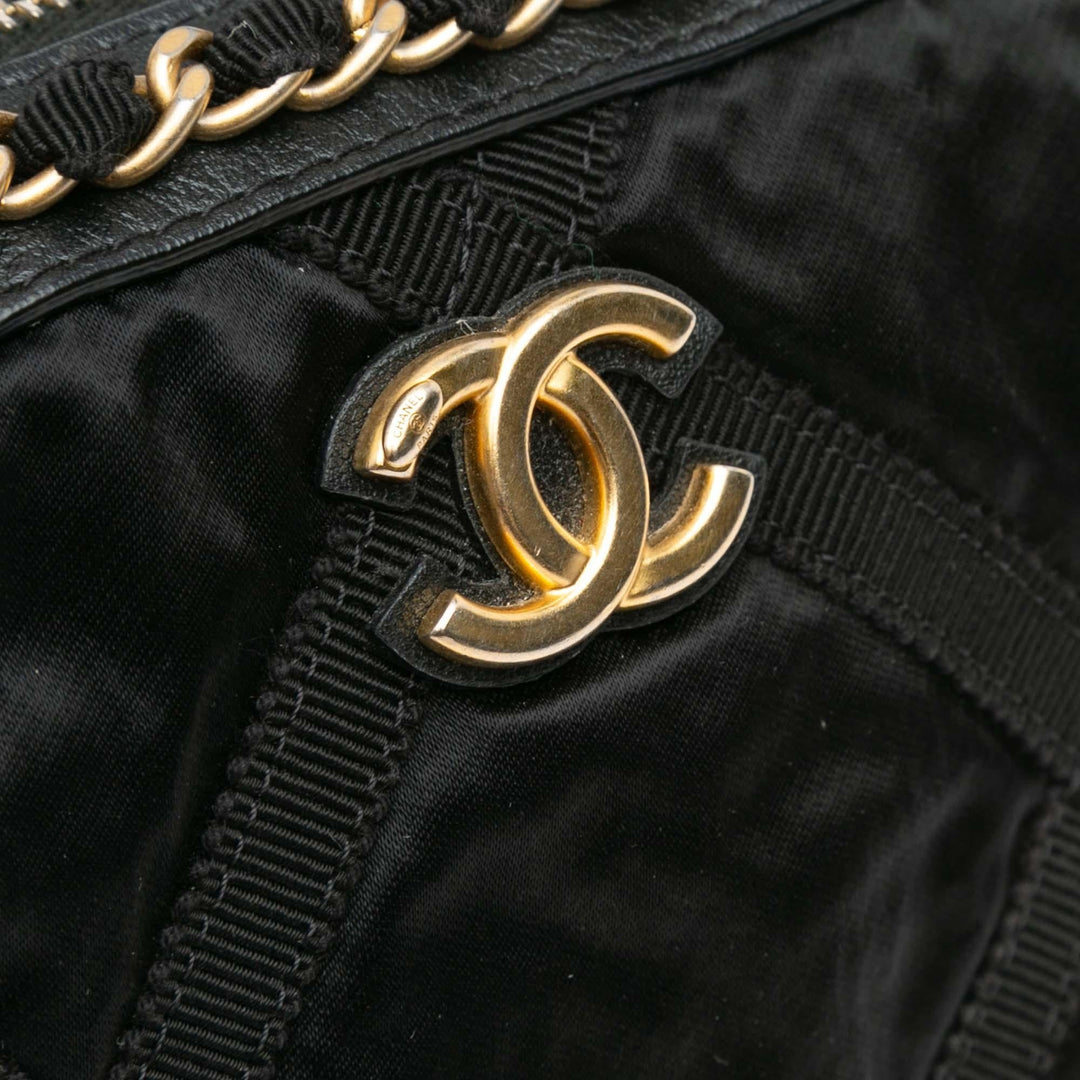 Top Quality Chanel Nylon Grosgrain Lifestyle Clutch with Chain (SHG-UydKYK)