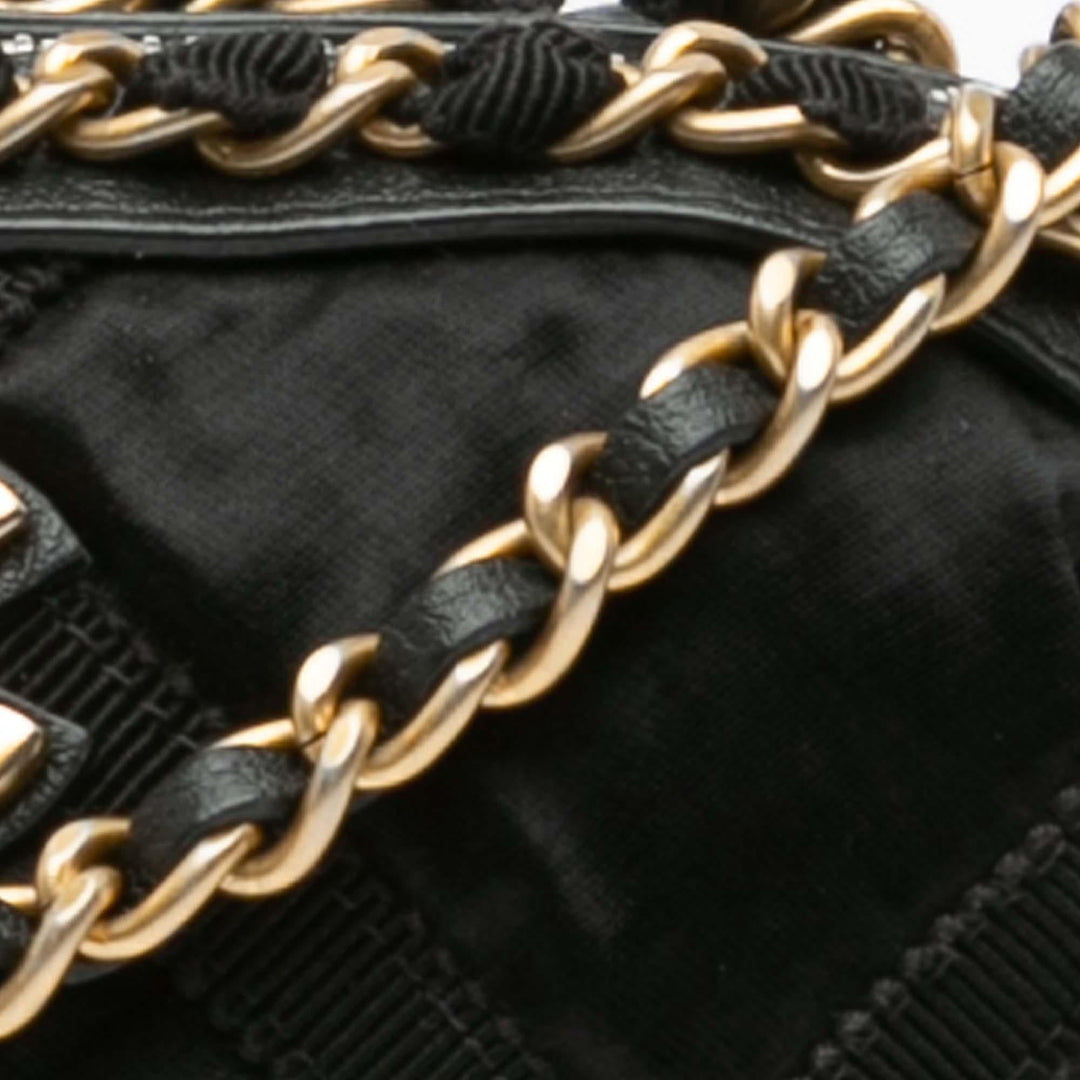 Top Quality Chanel Nylon Grosgrain Lifestyle Clutch with Chain (SHG-UydKYK)