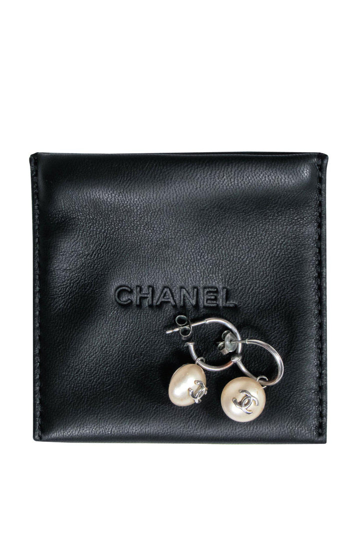 Top Quality Chanel - Silver & Faux Pearl Open Hoop Earrings