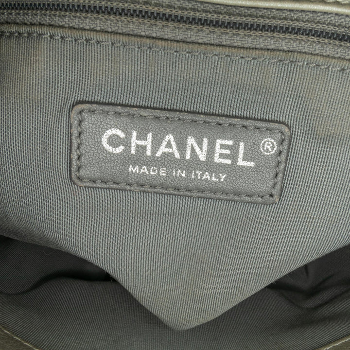 Top Quality Chanel Small Chevron Calfskin Stud Wars Flap (SHG-l15TVk)