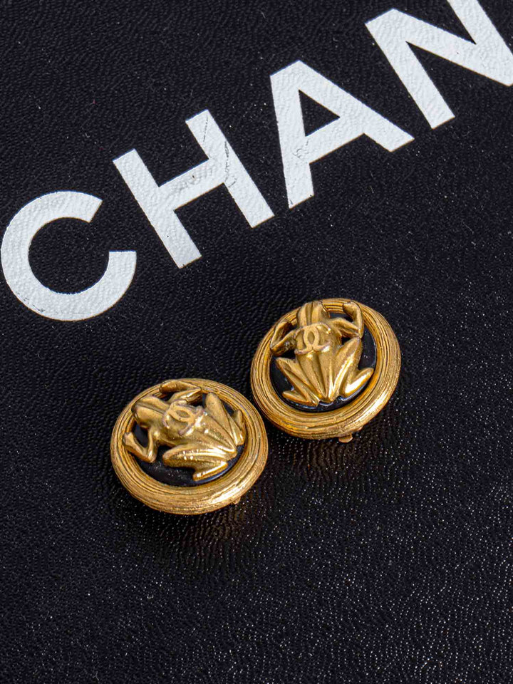 Top Quality Chanel Vintage CC Logo Frog Clip On Earrings Gold