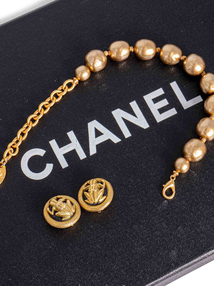 Top Quality Chanel Vintage CC Logo Frog Clip On Earrings Gold