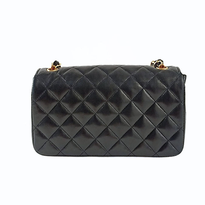 Chanel borsa a tracolla Mini Matelasse in pelle di agnello nera