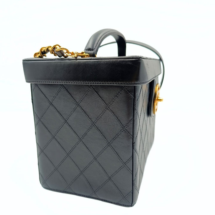 Chanel Chanel Chanel quilted cosmetic bag in black leather and gold chain