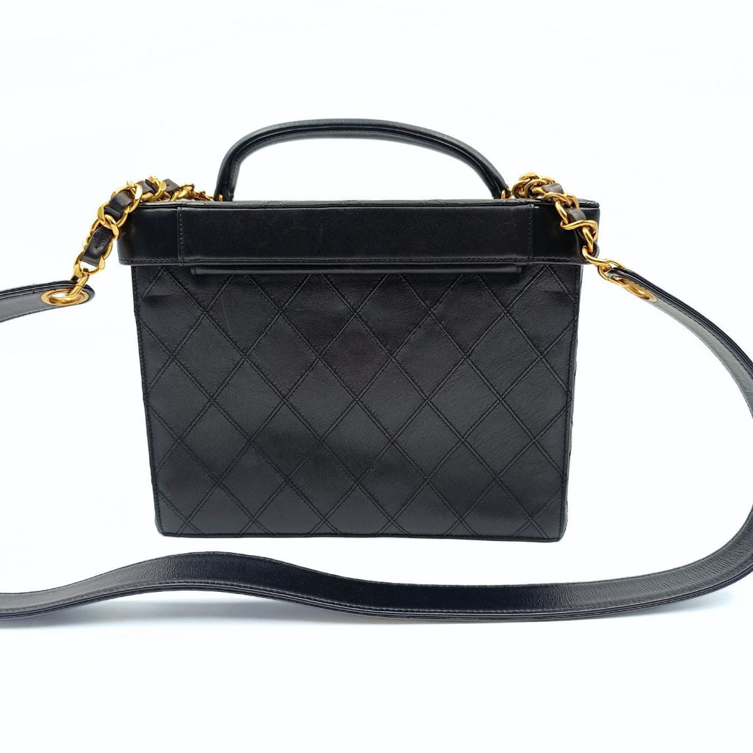 Chanel Chanel Chanel quilted cosmetic bag in black leather and gold chain
