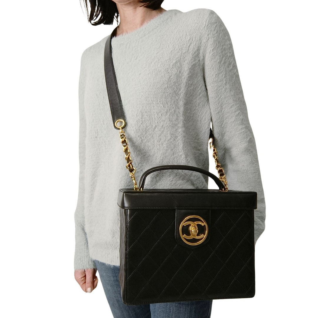 Chanel Chanel Chanel quilted cosmetic bag in black leather and gold chain