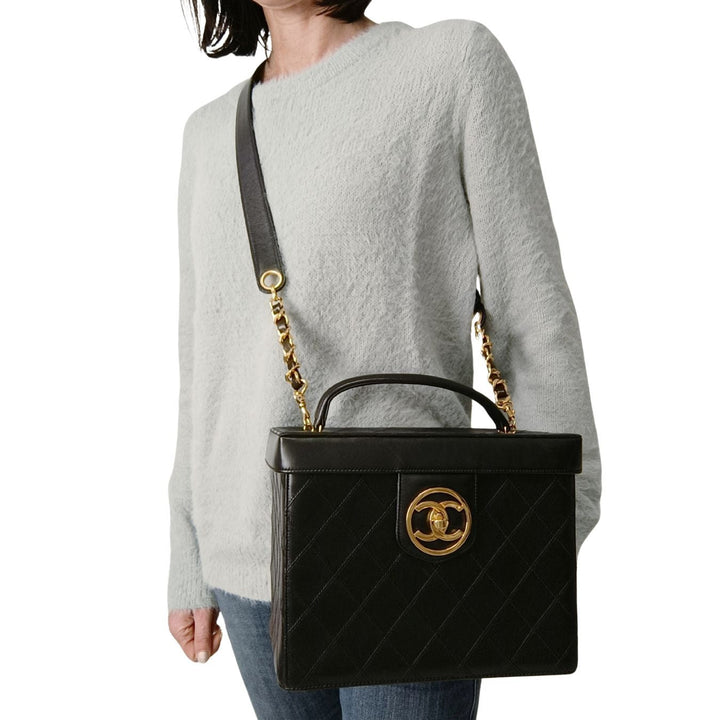 Chanel Chanel Chanel quilted cosmetic bag in black leather and gold chain
