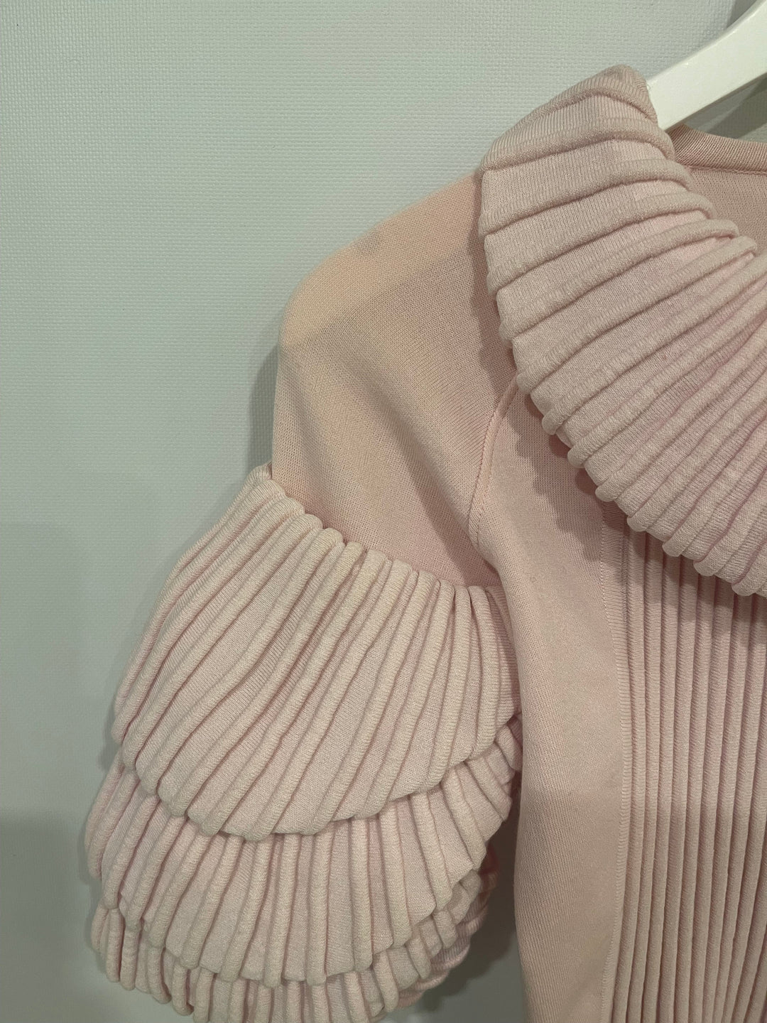 Top Quality Chanel Pink Paris Moscow Short Sleeve Ruffle Mini Dress with Pearl Zipper Logo Size FR 34 (UK 6)