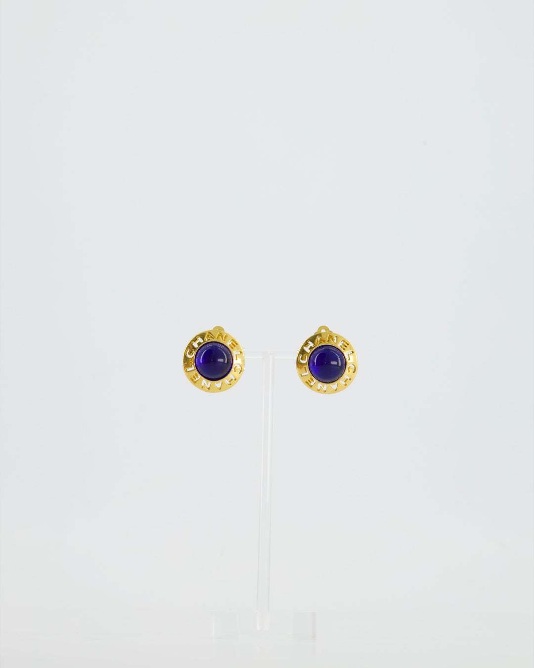 Top Quality Chanel Vintage Yellow Gold with Blue Pearl Round Clip-On Earrings with CC Logo