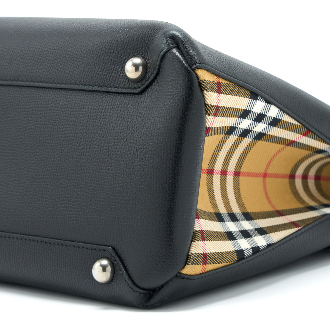 Burberry The Medium Banner Bag Calfskin Black/Multicolour SHW