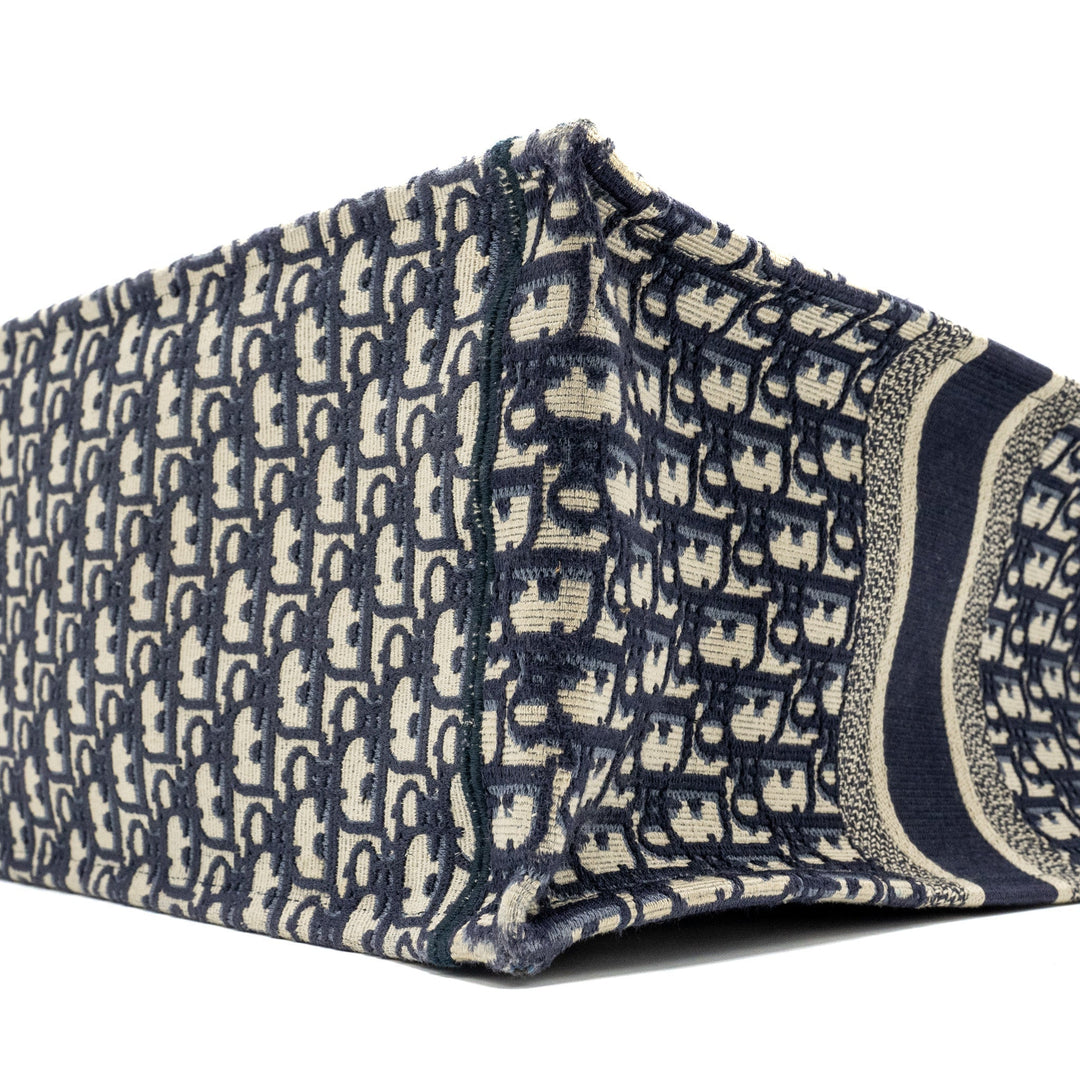 Dior Large Book tote blue oblique EMBROIDERY