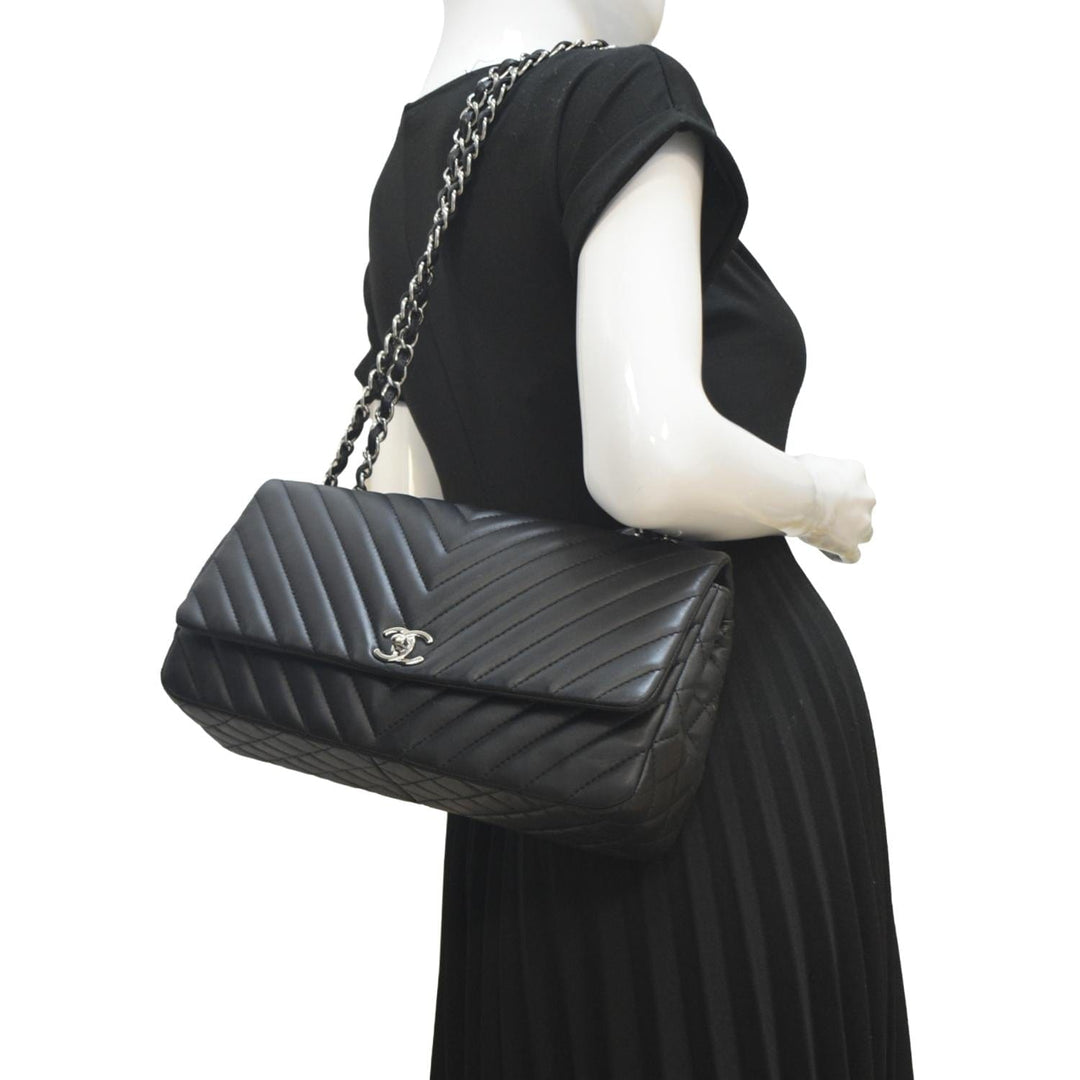 Top Quality Chanel Surpique Jumbo Chevron Lambskin Leather Flap Crossbody Bag Black