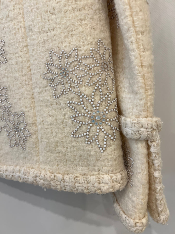 Top Quality Chanel 15A Paris-Salzburg Cream Tweed Jacket with Sequin Embellished Edelweiss and Pearl Buttons Size FR 36 (UK 8)
