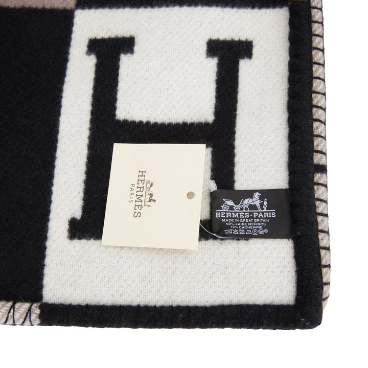 Top quality Hermes "Avalon III" Gris and Black Blanket