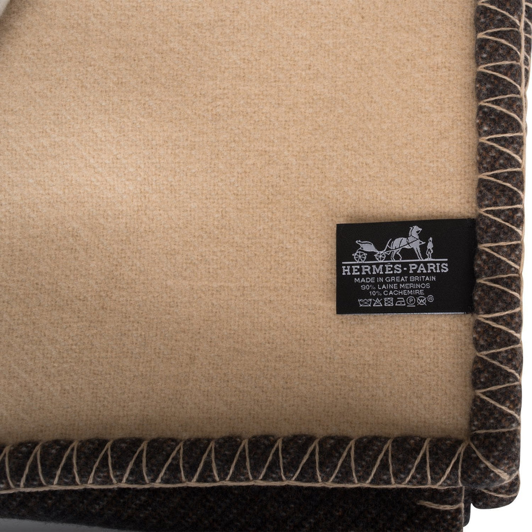 Top quality Hermes "H Casaque" Ecru and Carbone Blanket
