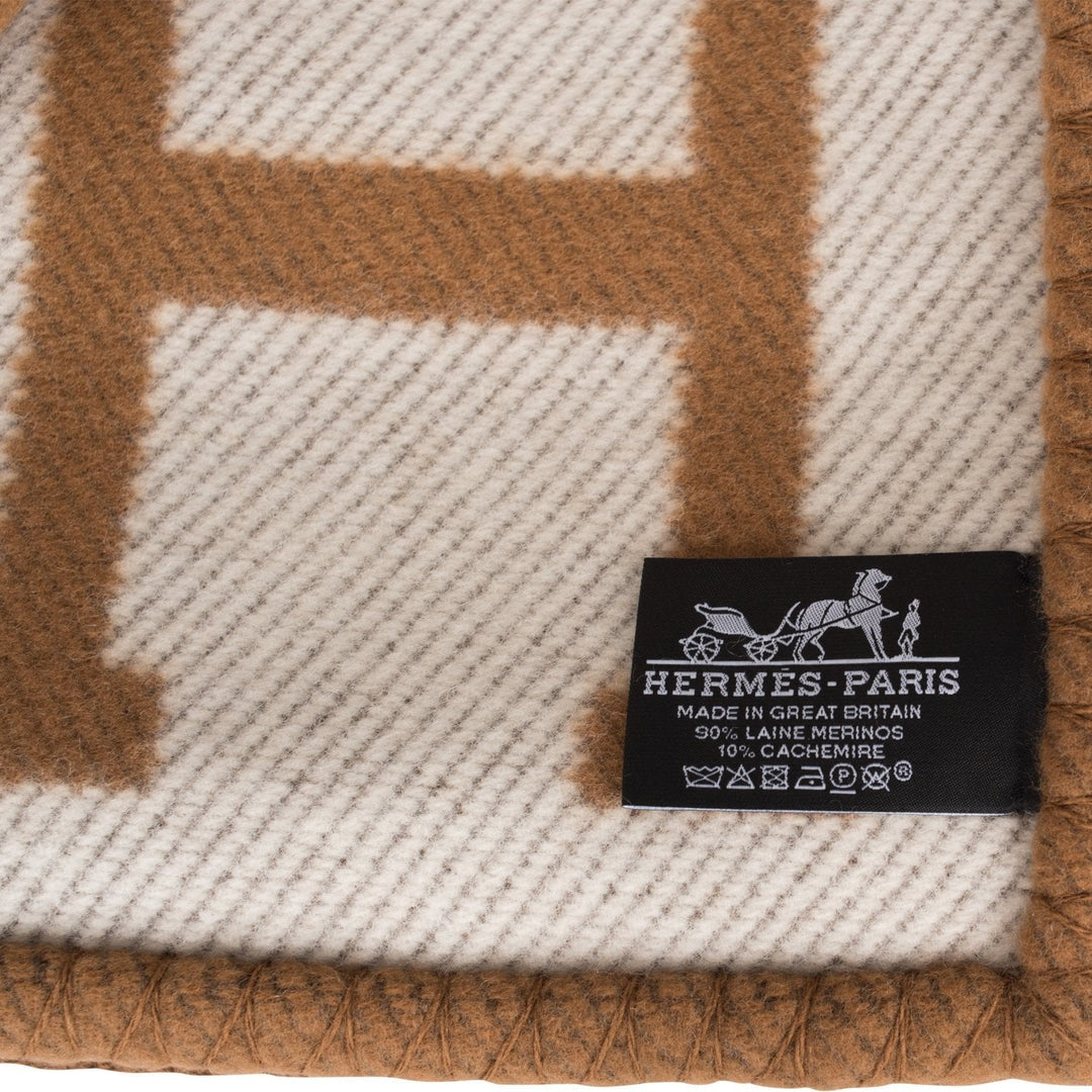 Top quality Hermes "Classic Avalon" Ecru and Camel Blanket