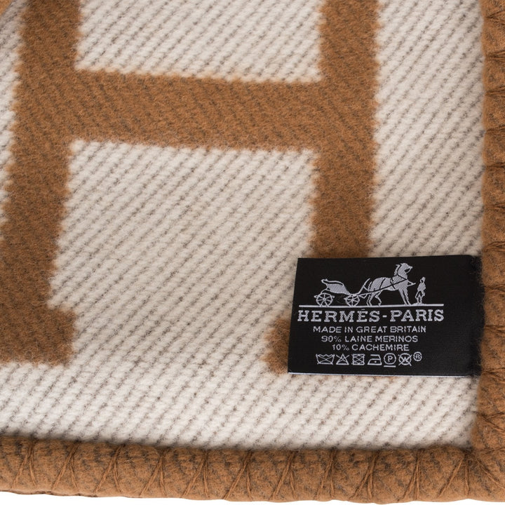 Top quality Hermes "Classic Avalon" Ecru and Camel Blanket