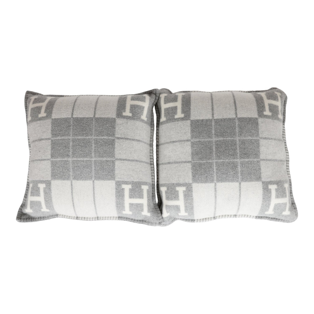 Top quality Hermes "Avalon III" Ecru and Gris Clair Signature H Cushion PM Set of Two