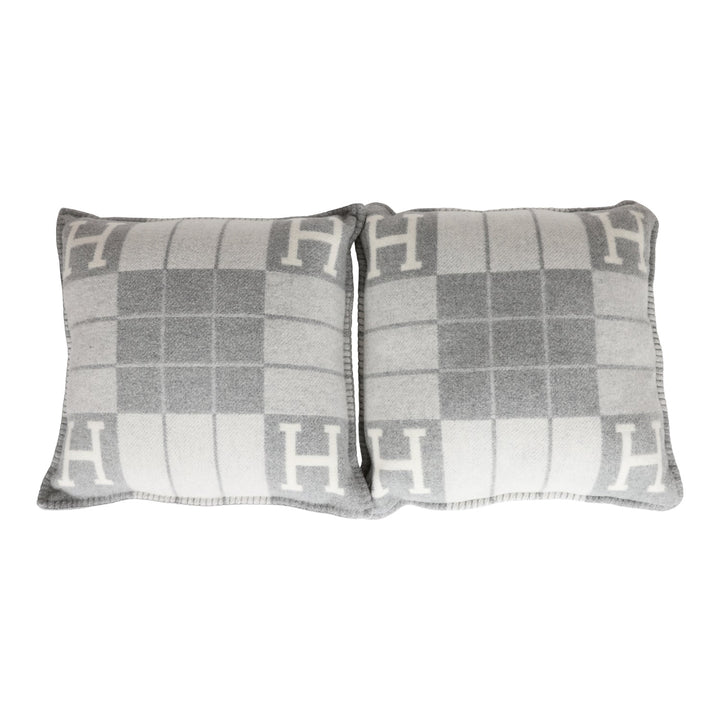Top quality Hermes "Avalon III" Ecru and Gris Clair Signature H Cushion PM Set of Two