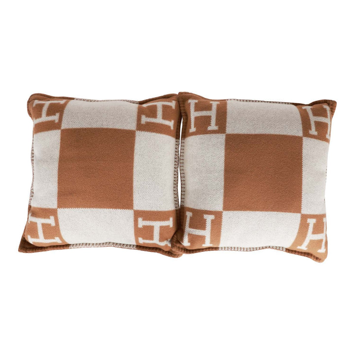 Top quality Hermes "Avalon" Ecru and Camel Signature H Cushion Set PM