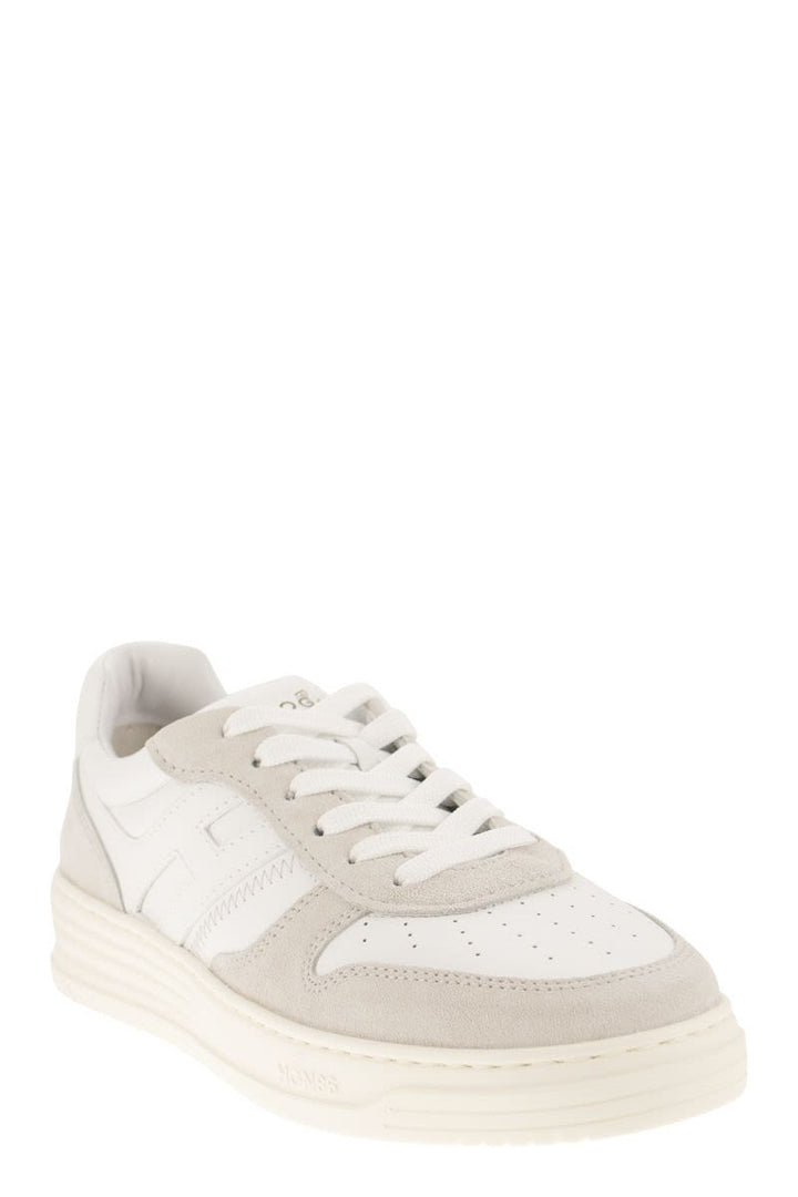Logo Lowtop Sneakers