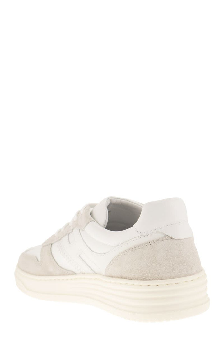 Logo Lowtop Sneakers