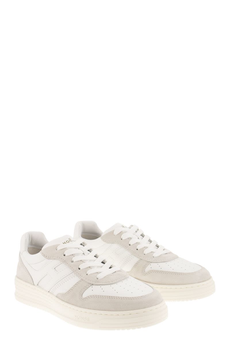 Logo Lowtop Sneakers