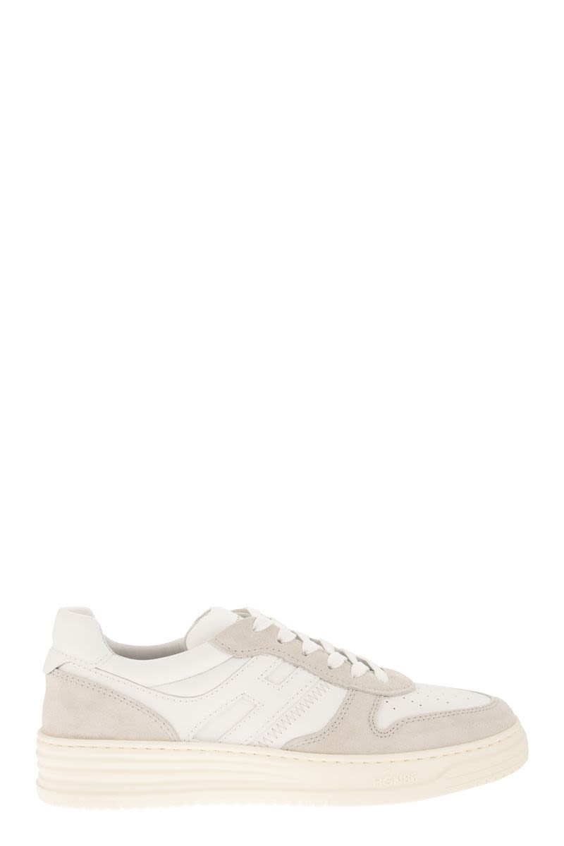 Logo Lowtop Sneakers