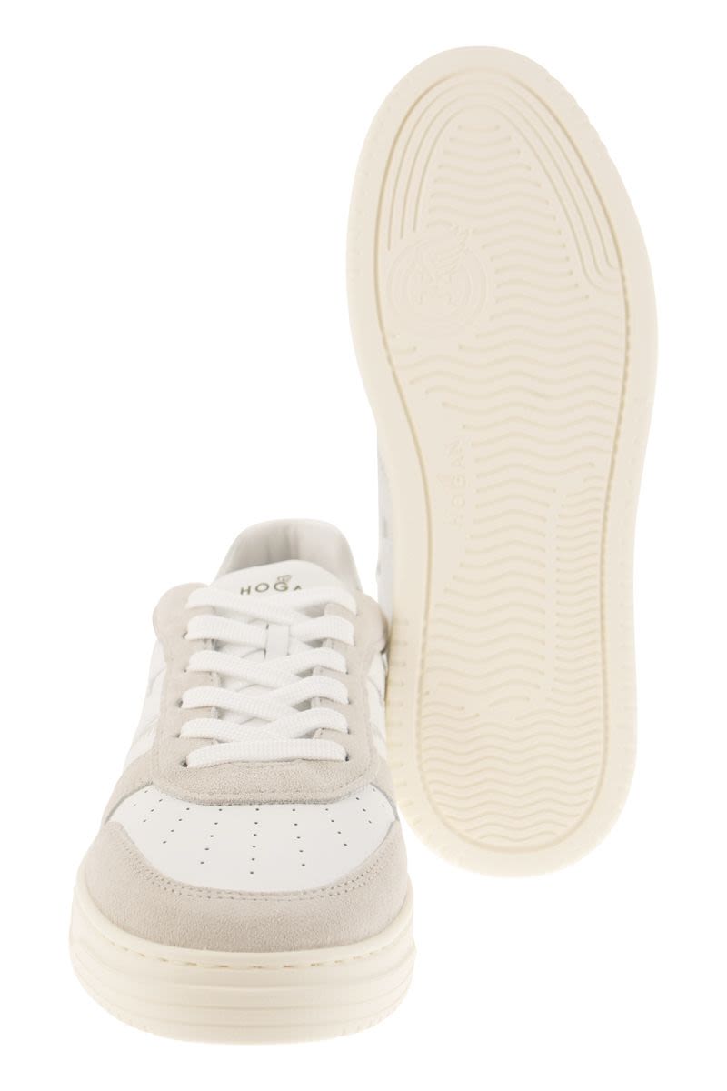 Logo Lowtop Sneakers