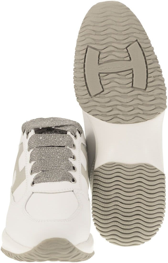 SNEAKERS INTERACTIVE