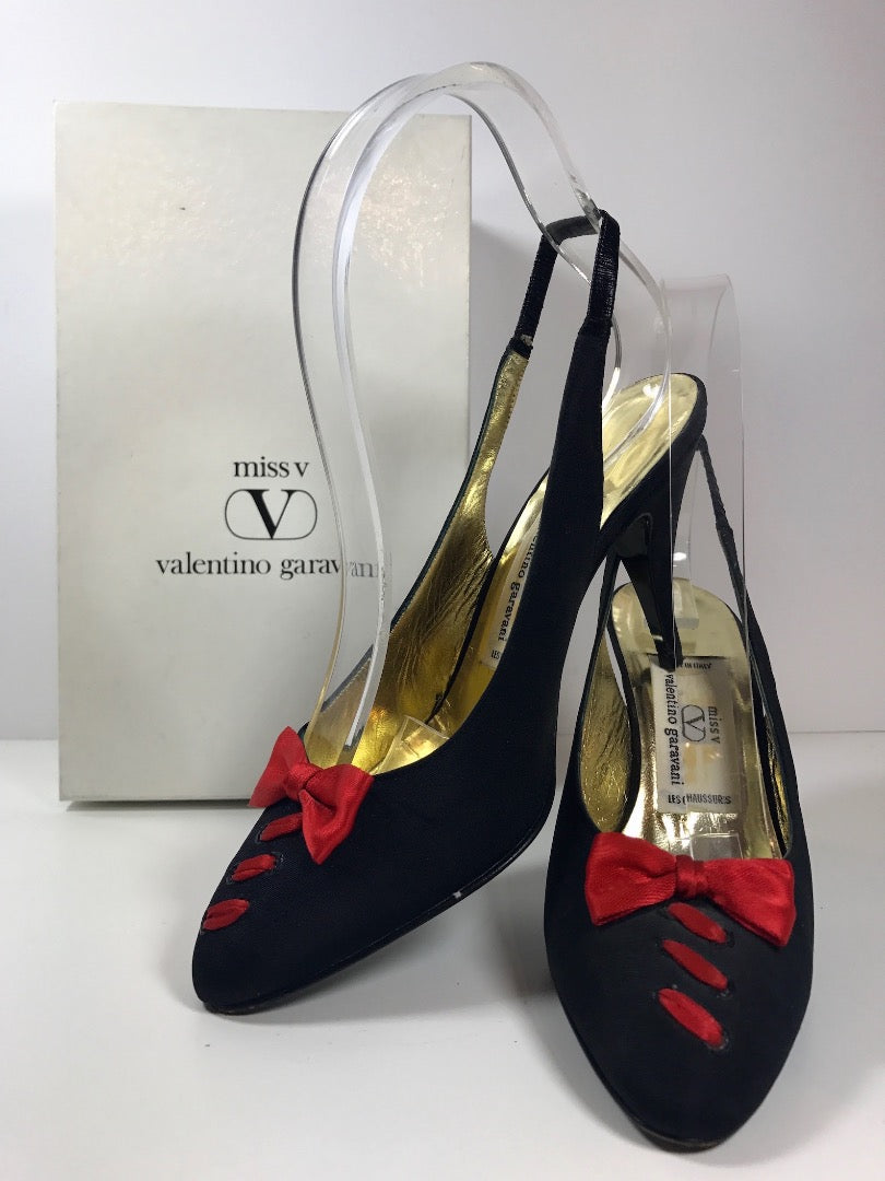 VALENTINO Garavani Circa 1990s Miss V Black Silk, Red Bow Size 6