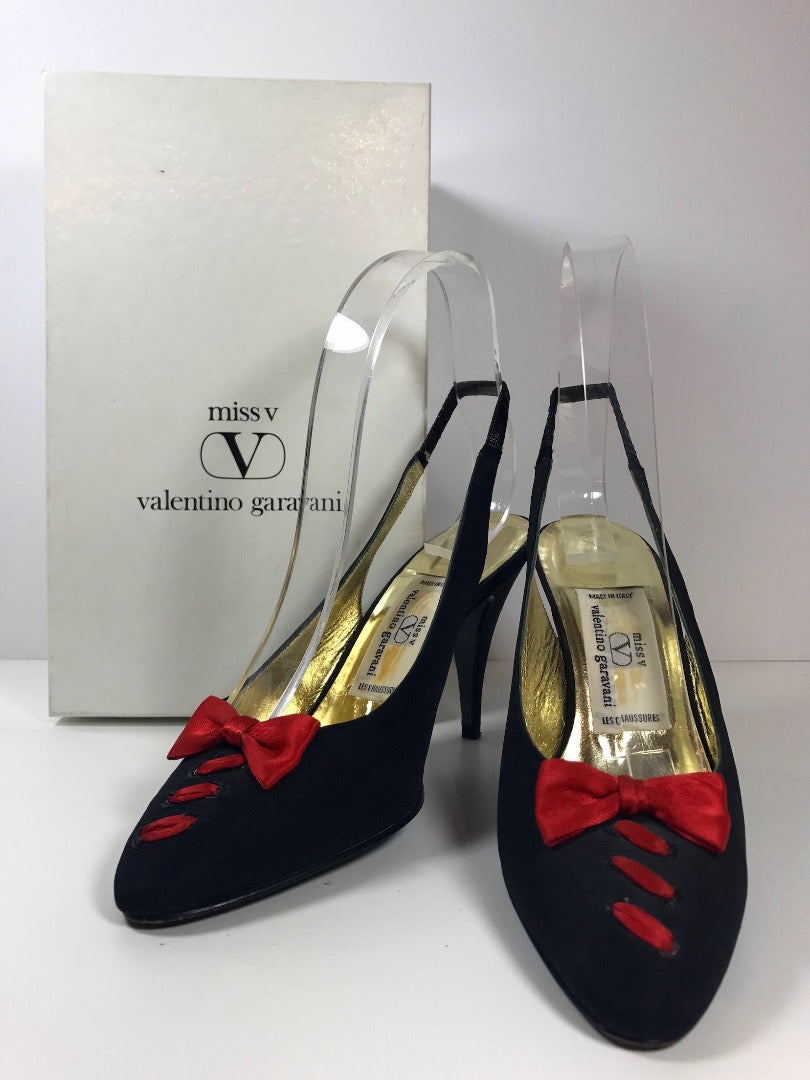 VALENTINO Garavani Circa 1990s Miss V Black Silk, Red Bow Size 6