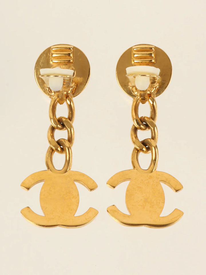 Chanel 1996 Made Turn-Lock Chain Swing Earrings Gold