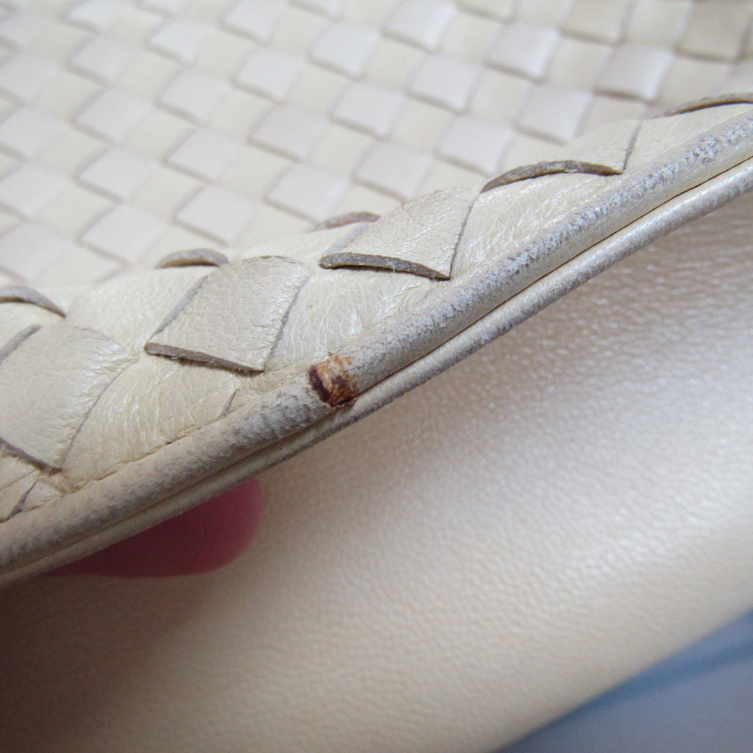 Bottega veneta Shoulder Bag in White Leather