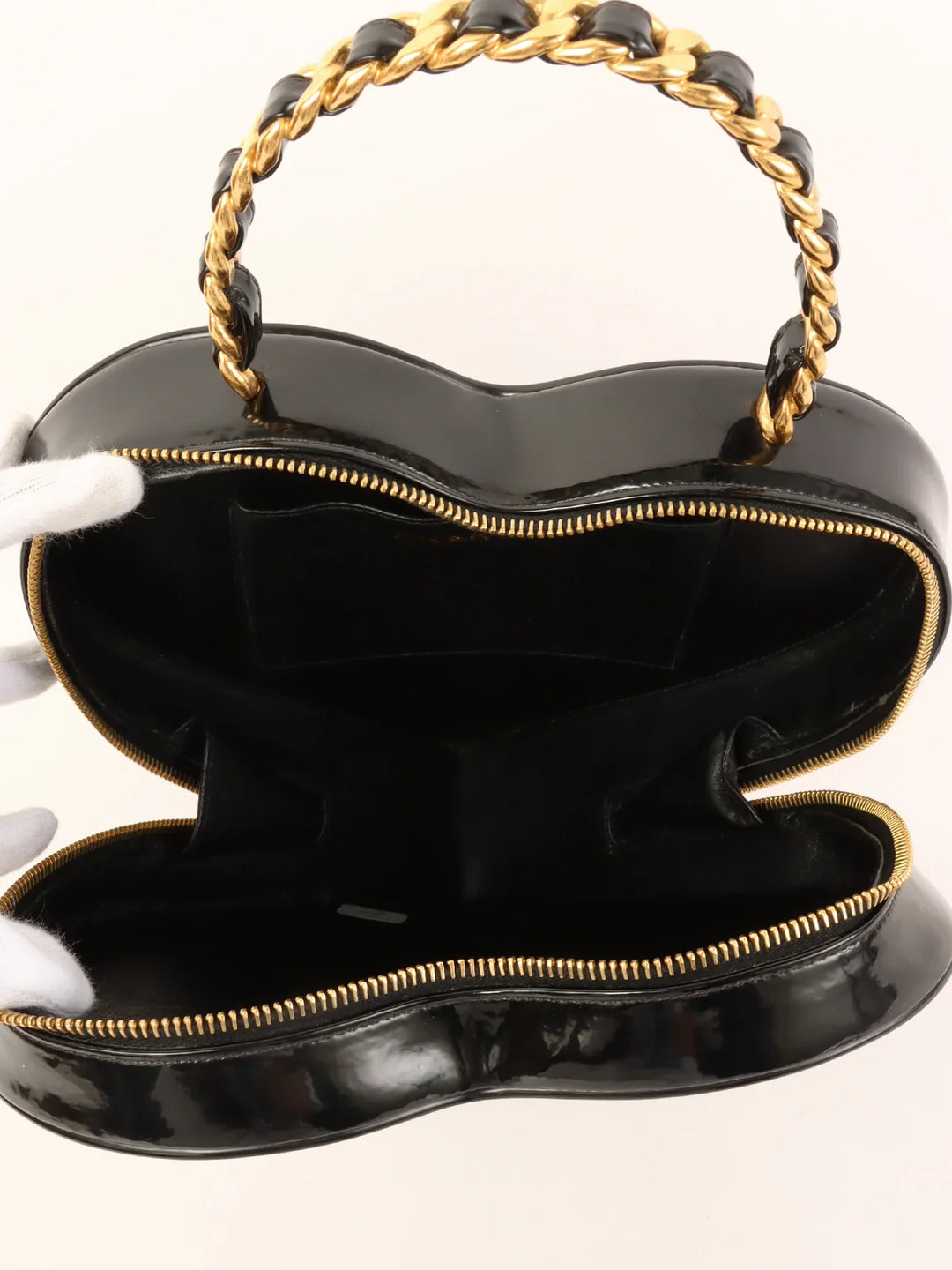 Chanel Around 1995 Made Patent Heart Cc Mark Stitch Vanity Black/White
