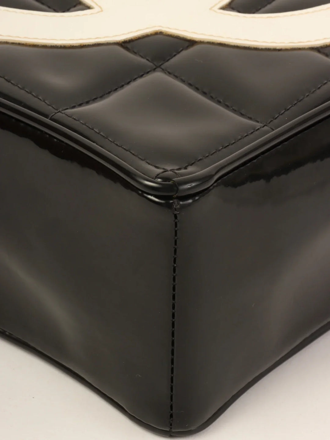 Chanel Around 1995 Made Patent Heart Cc Mark Stitch Vanity Black/White