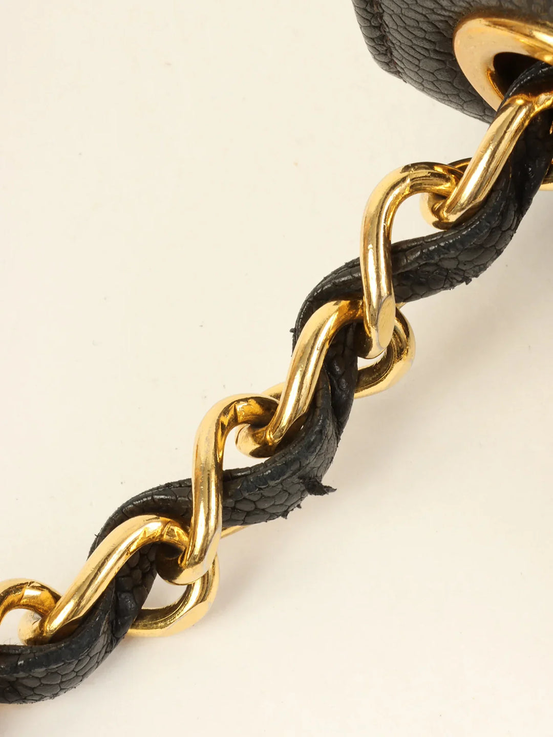Chanel Around 1995 Made Caviar Skin Cc Mark Diagonal Stitch Chain Bag Black