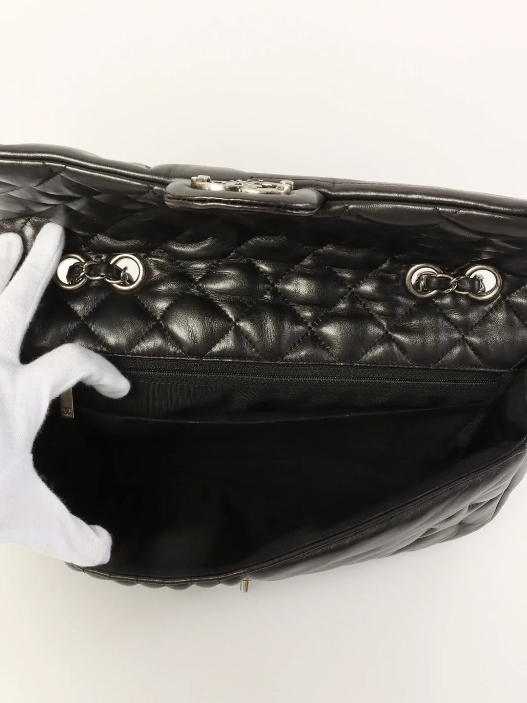 Chanel Around 2014 Made Star Turn-Lock Chain Bag Black
