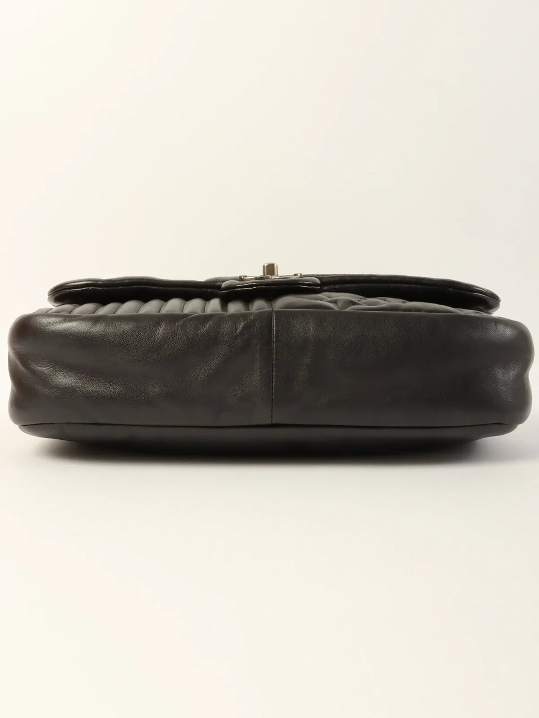 Chanel Around 2014 Made Star Turn-Lock Chain Bag Black