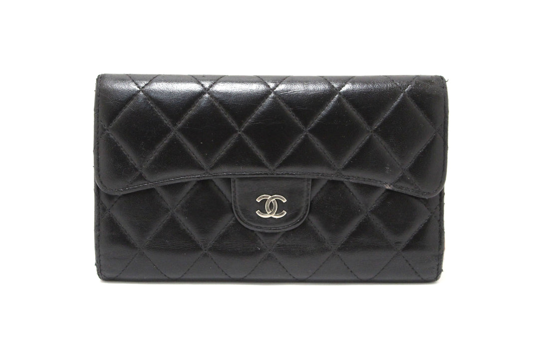 Chanel Black Quilted Lambskin Leather Trifold Flap Wallet | Italystation.com