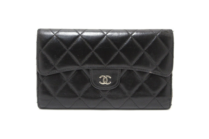 Chanel Black Quilted Lambskin Leather Trifold Flap Wallet | Italystation.com