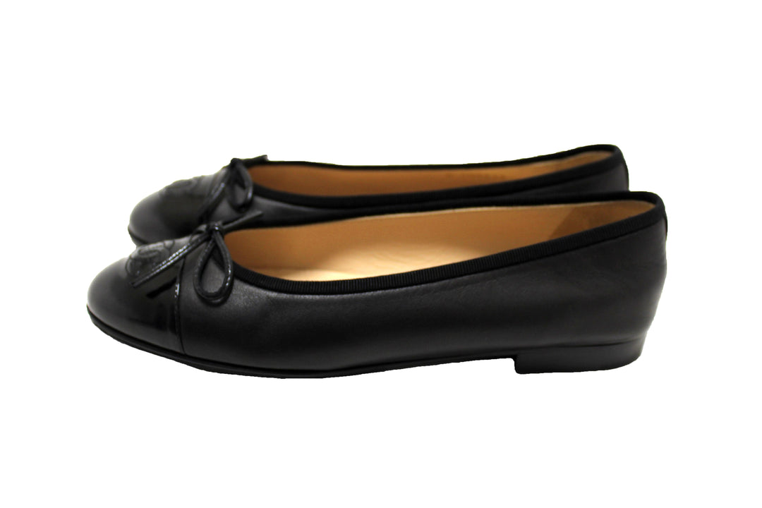 Chanel Black Lambskin & Patent Calfskin Ballet Flats Size 37 | Italystation.com